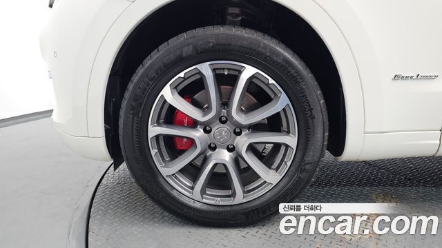 Maserati Levante 3.0 AWD GranLusso - фото 3