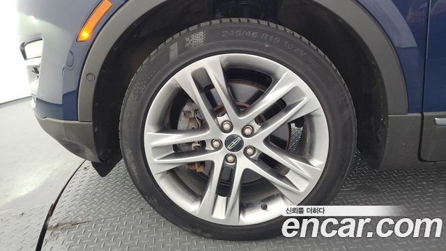 Lincoln MKC 2.0 AWD - фото 4