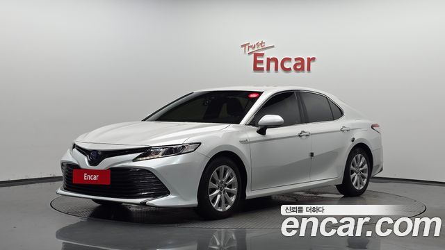 Toyota Camry XV70 2.5 LE Hybrid - фото 0
