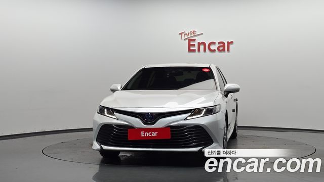 Toyota Camry XV70 2.5 LE Hybrid - фото 2
