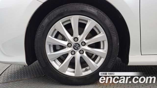 Toyota Camry XV70 2.5 LE Hybrid - фото 4