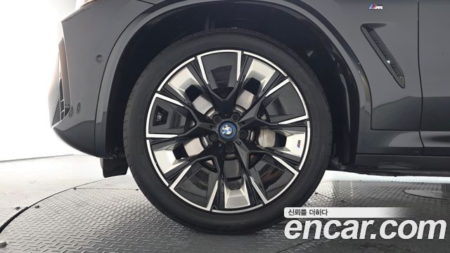BMW iX3 M Sports - фото 3
