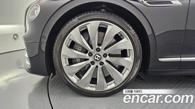 Bentley Flying Spur 3-го поколения 4.0 - фото 3