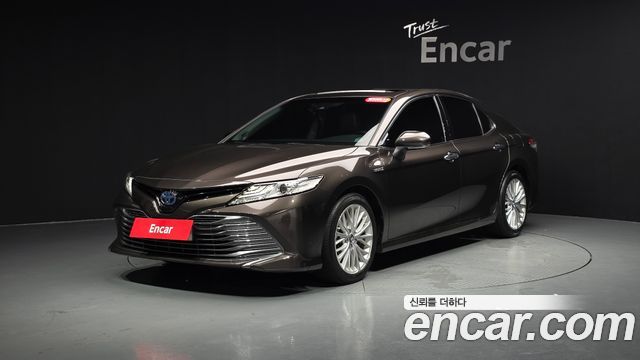 Toyota Camry XV70 2.5 XLE Hybrid - фото 0