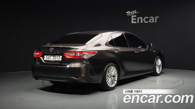 Toyota Camry XV70 2.5 XLE Hybrid - фото 1