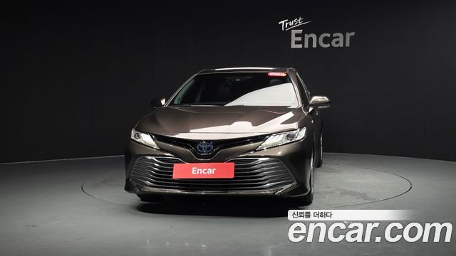 Toyota Camry XV70 2.5 XLE Hybrid - фото 2