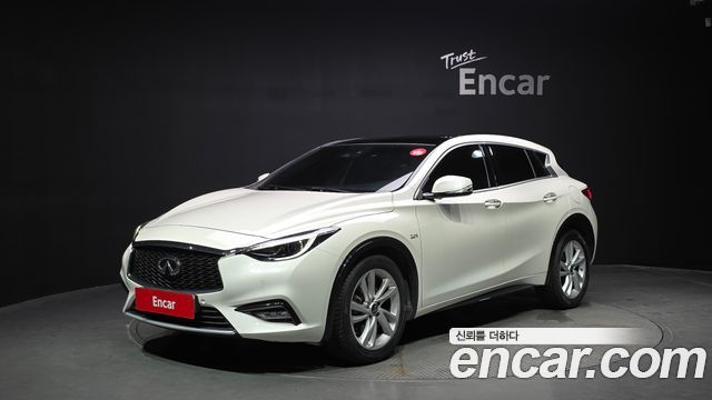Infiniti Q30 2.0 Essential - фото 0