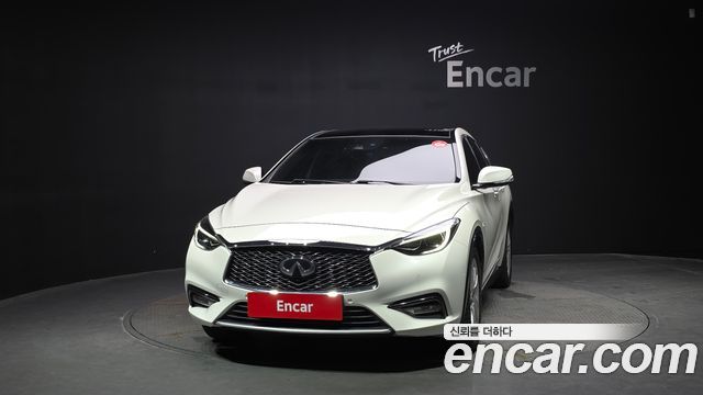 Infiniti Q30 2.0 Essential - фото 2