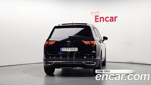 Volkswagen Tiguan 2-го поколения 2.0 TDI Prestige - фото 3