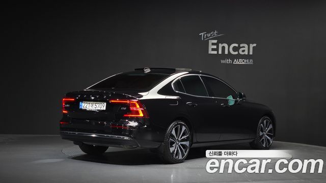 Volvo S60 3-го поколения B5 Ultimate Bright - фото 0