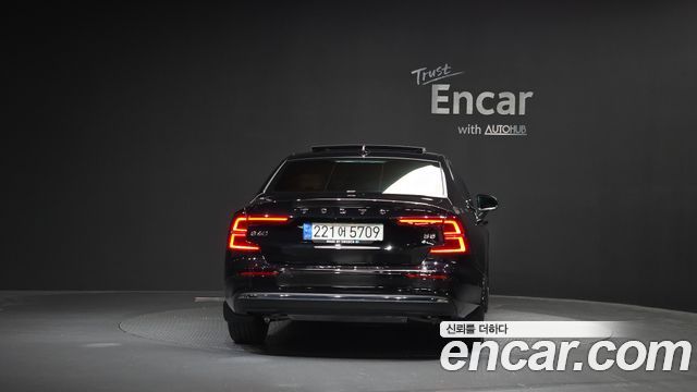 Volvo S60 3-го поколения B5 Ultimate Bright - фото 2