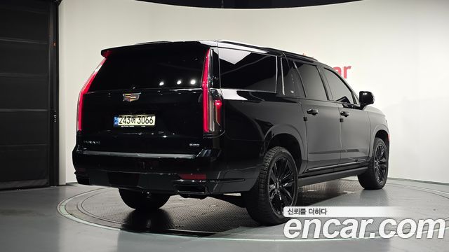Cadillac Escalade 5-го поколения 6.2 ESV ESV Sports Platinum - фото 1