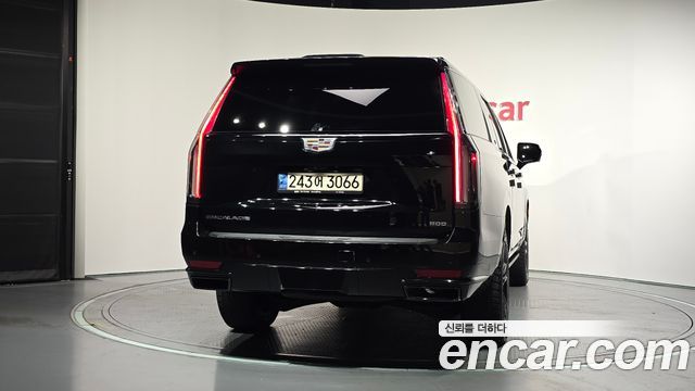 Cadillac Escalade 5-го поколения 6.2 ESV ESV Sports Platinum - фото 3