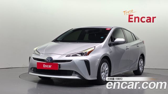 Toyota Prius 4-го поколения 1.8 - фото 0