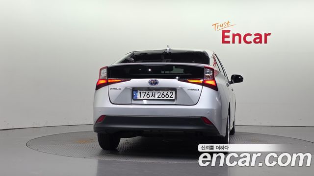 Toyota Prius 4-го поколения 1.8 - фото 3