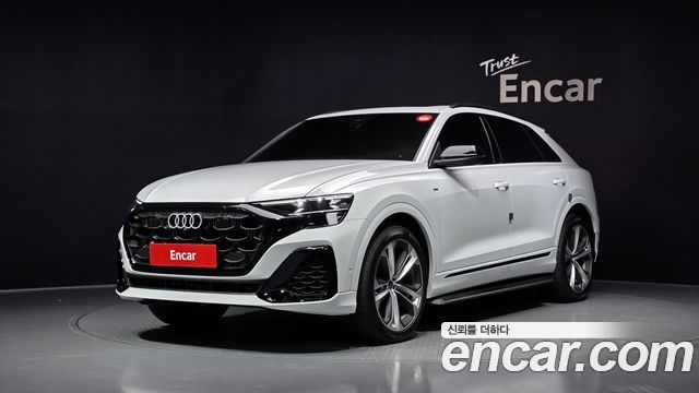 Audi Q8 55 TFSI Quattro Premium - фото 0