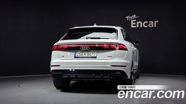 Audi Q8 55 TFSI Quattro Premium - фото 3