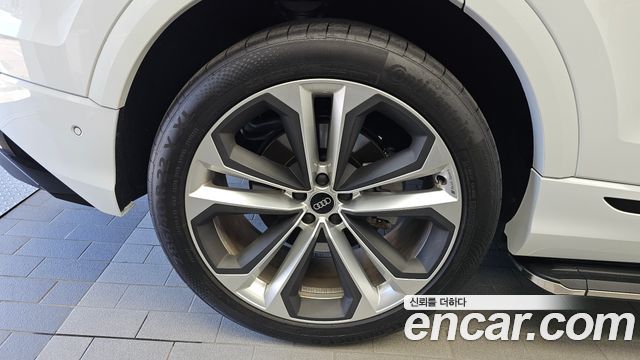 Audi Q8 55 TFSI Quattro Premium - фото 4