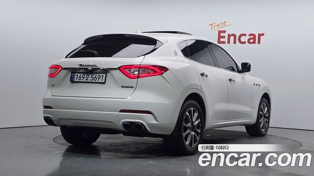 Maserati Levante 3.0 Diesel AWD GranLusso - фото 0