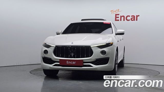 Maserati Levante 3.0 Diesel AWD GranLusso - фото 1