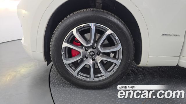 Maserati Levante 3.0 Diesel AWD GranLusso - фото 3
