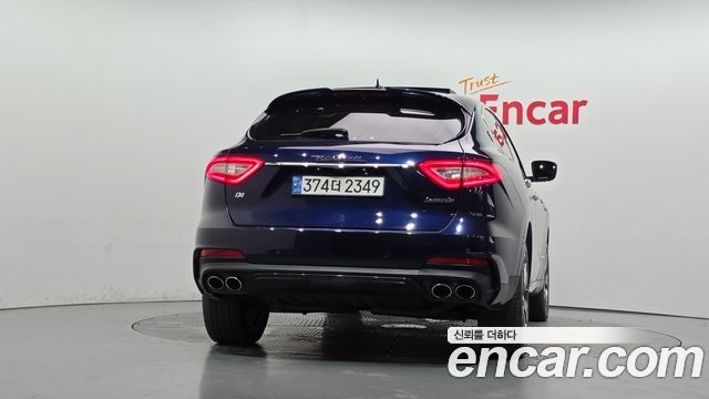 Maserati Levante 3.0 Diesel AWD GranSport - фото 3