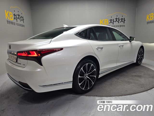Lexus LS 500h 5-го поколения 3.5 Luxury - фото 3