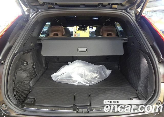 Volvo XC60 2-го поколения B5 Ultimate Bright - фото 3