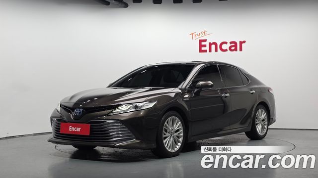 Toyota Camry XV70 2.5 XLE Hybrid - фото 0