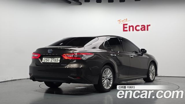 Toyota Camry XV70 2.5 XLE Hybrid - фото 1