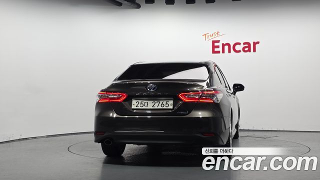 Toyota Camry XV70 2.5 XLE Hybrid - фото 3