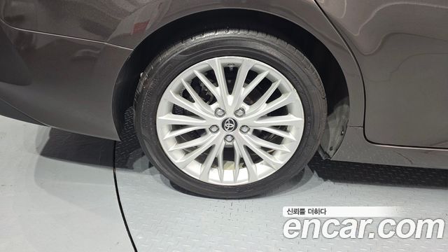 Toyota Camry XV70 2.5 XLE Hybrid - фото 4