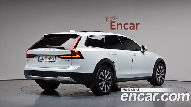 Volvo V90 Cross Country B5 Pro AWD - фото 0