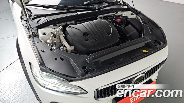 Volvo V90 Cross Country B5 Pro AWD - фото 4