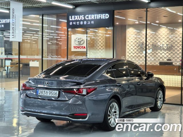 Lexus ES 300h 7-го поколения Luxury Plus - фото 1