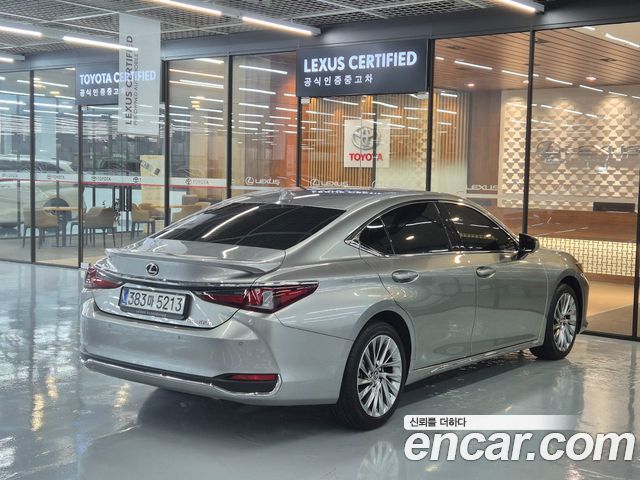 Lexus ES 300h 7-го поколения Executive - фото 1