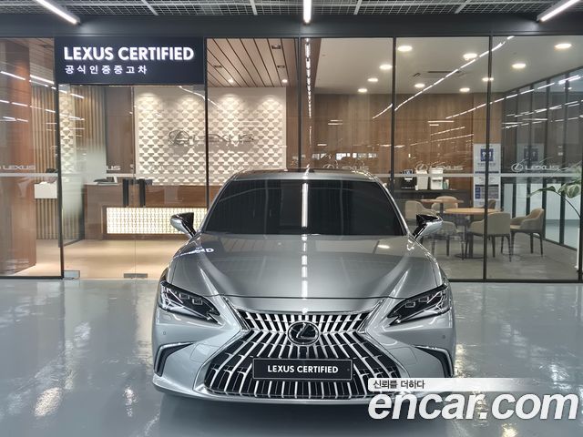 Lexus ES 300h 7-го поколения Executive - фото 2