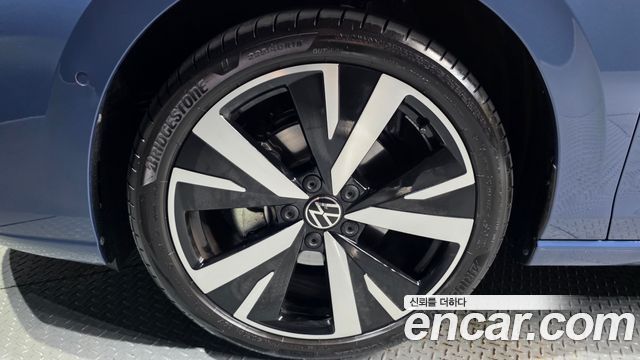 Volkswagen Golf 8-го поколения 2.0 TDI Prestige - фото 4