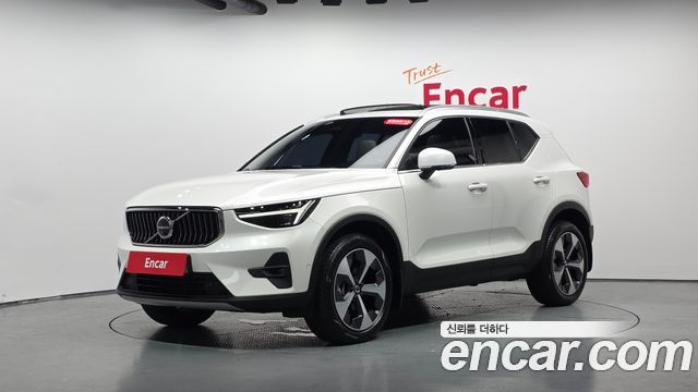 Volvo XC40 B4 Ultimate Bright - фото 0