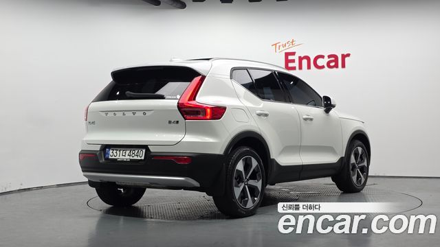 Volvo XC40 B4 Ultimate Bright - фото 1
