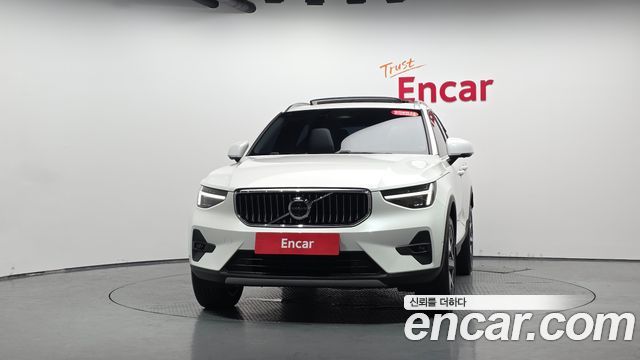 Volvo XC40 B4 Ultimate Bright - фото 2