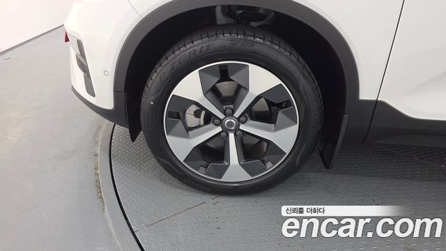 Volvo XC40 B4 Ultimate Bright - фото 4