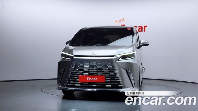 Lexus LM 2-го поколения 500h Executive - фото 2