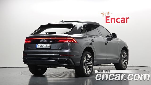 Audi Q8 55 TFSI Quattro Premium - фото 1