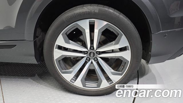 Audi Q8 55 TFSI Quattro Premium - фото 4