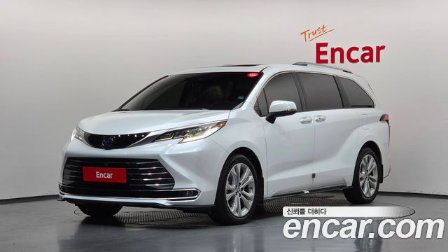 Toyota Sienna 4-го поколения 2.5 Hybrid 2WD - фото 0