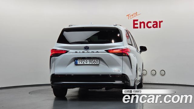 Toyota Sienna 4-го поколения 2.5 Hybrid 2WD - фото 3