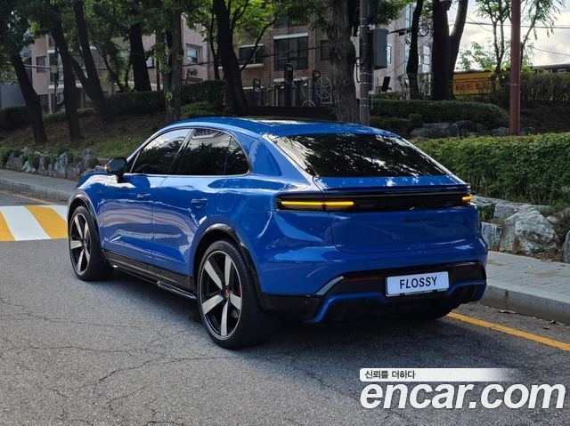Porsche Macan EV GTS - фото 1