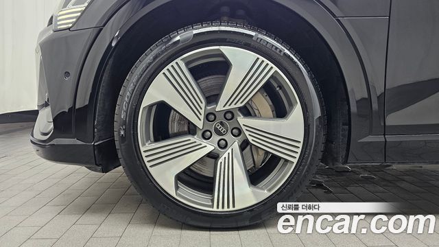 Audi e-Tron 55 Quattro Sportback - фото 3