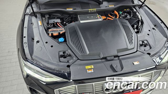Audi e-Tron 55 Quattro Sportback - фото 4